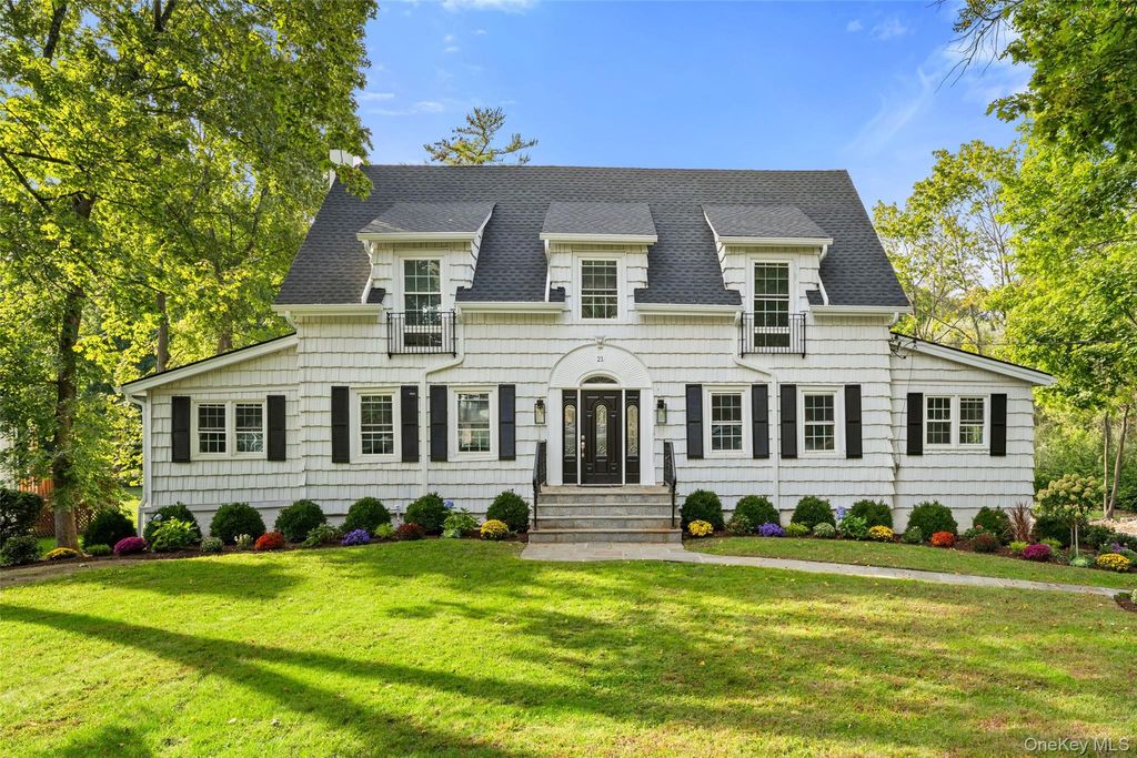 Photo of 21 Cambridge Road, Scarsdale, NY 10583 (MLS # 919624)