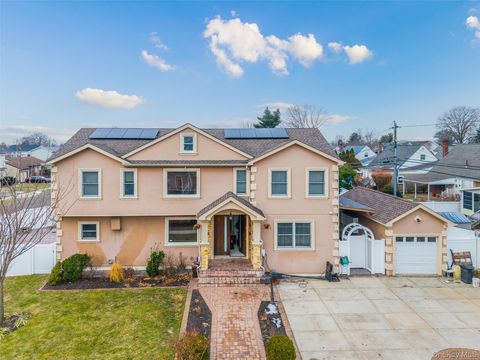 88 Elmwood Street Plainview NY 11803