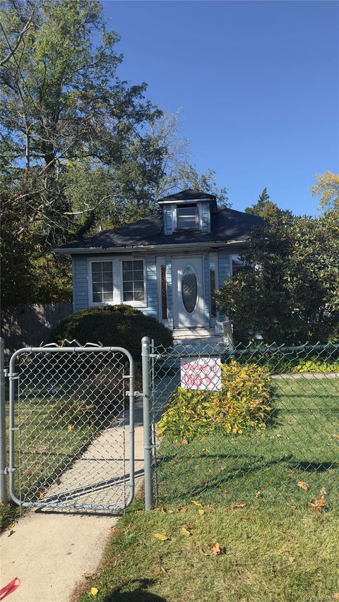Photo of 75 Main Avenue, Wheatley Heights, NY 11798 (MLS # 1065254)