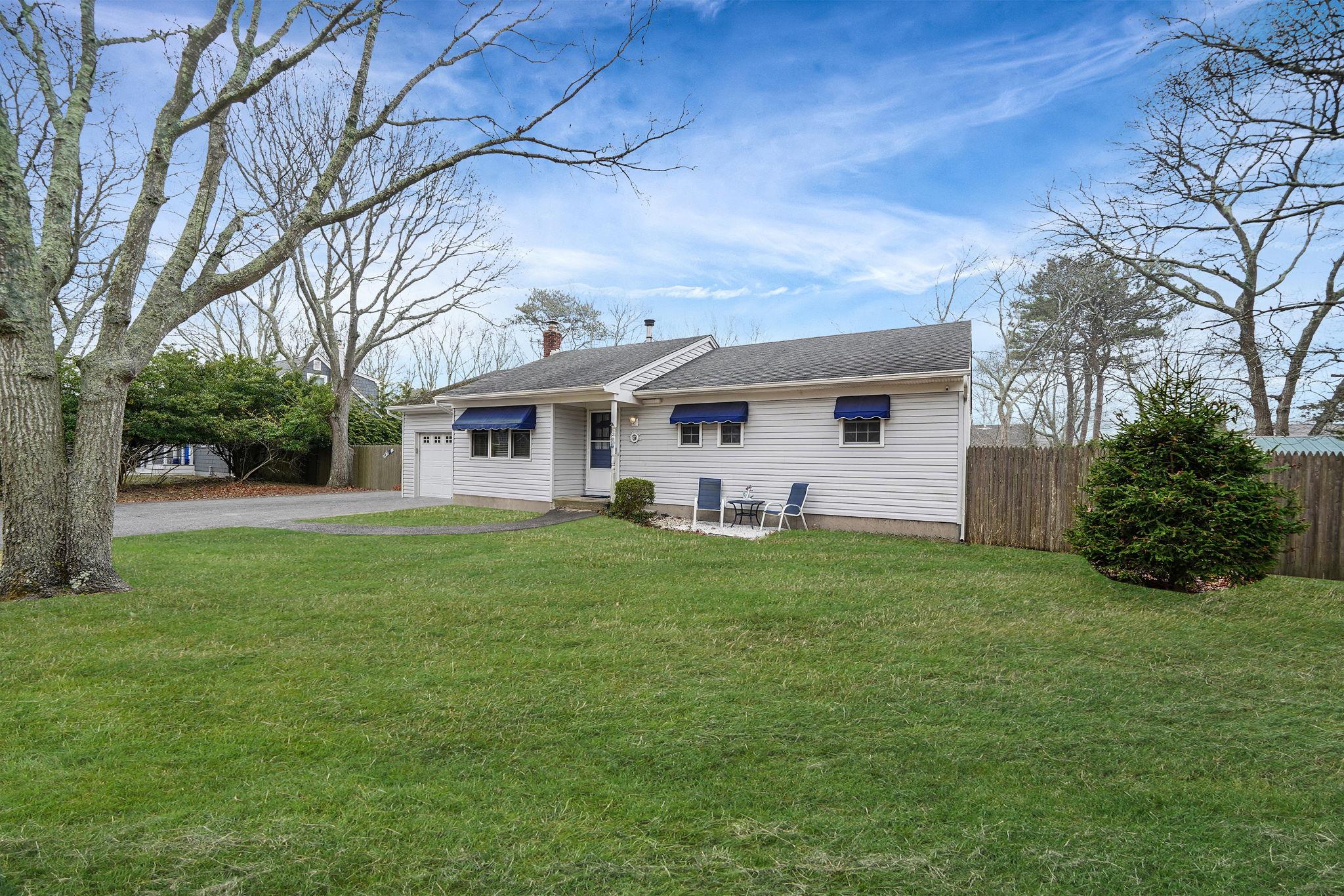 18 Lovell Road, Hampton Bays, New York image 2