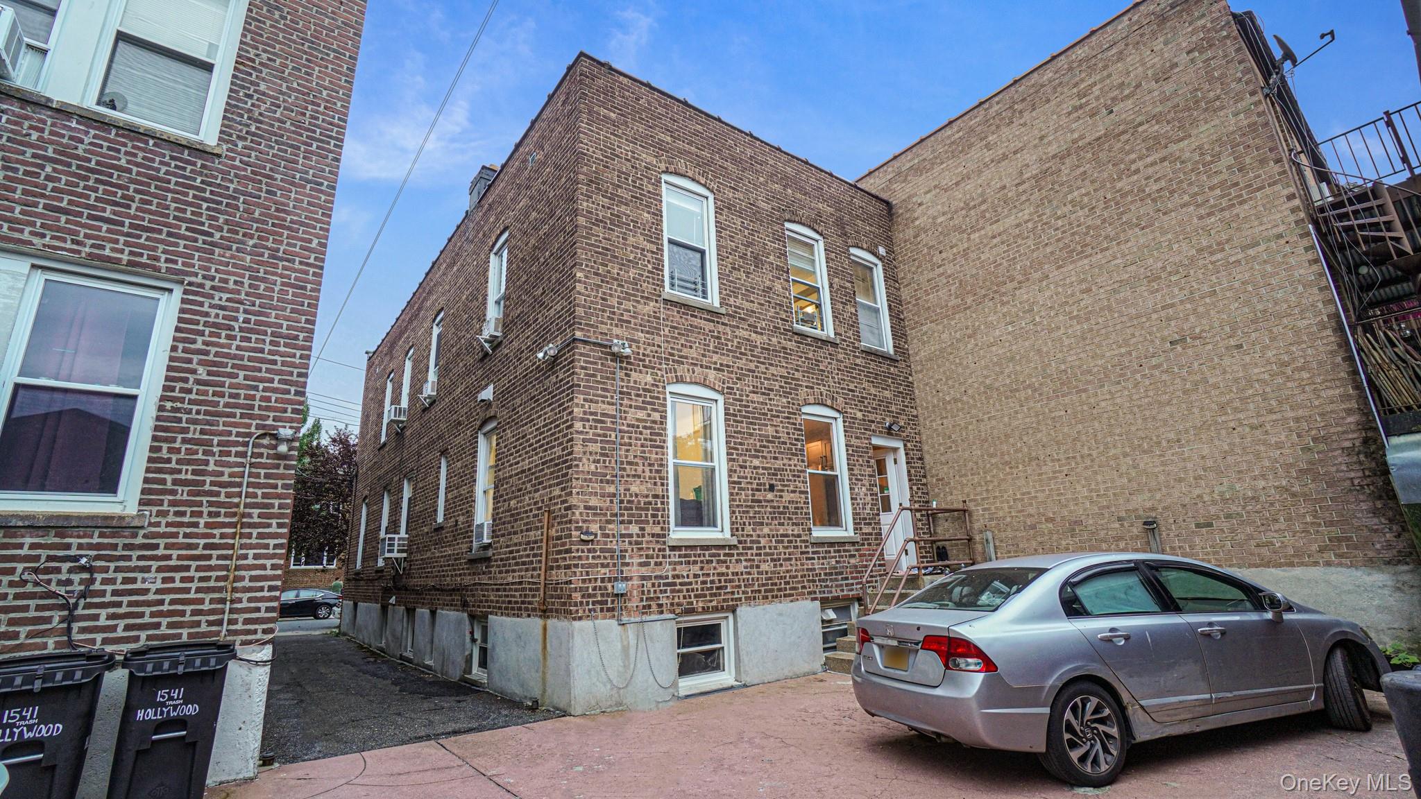 1539 Hollywood Avenue