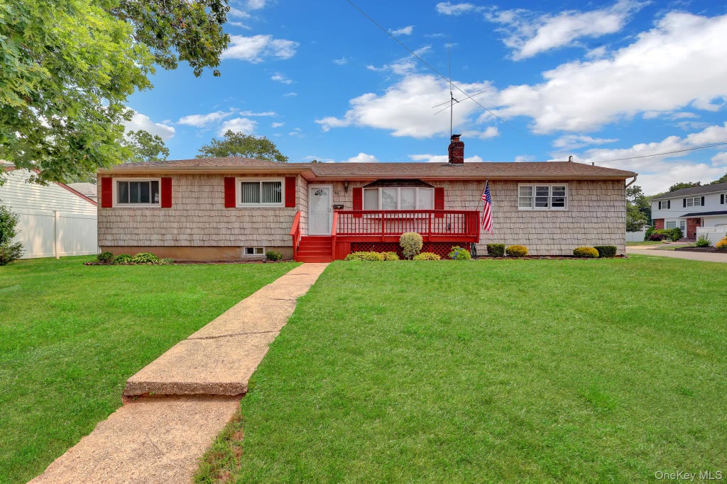 Photo of 47 Whittier Avenue, North Babylon, NY 11703 (MLS # 1026429)