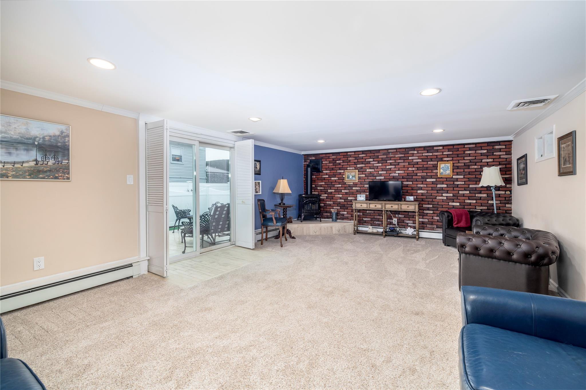68 Lincoln Avenue, Island Park, New York image 16
