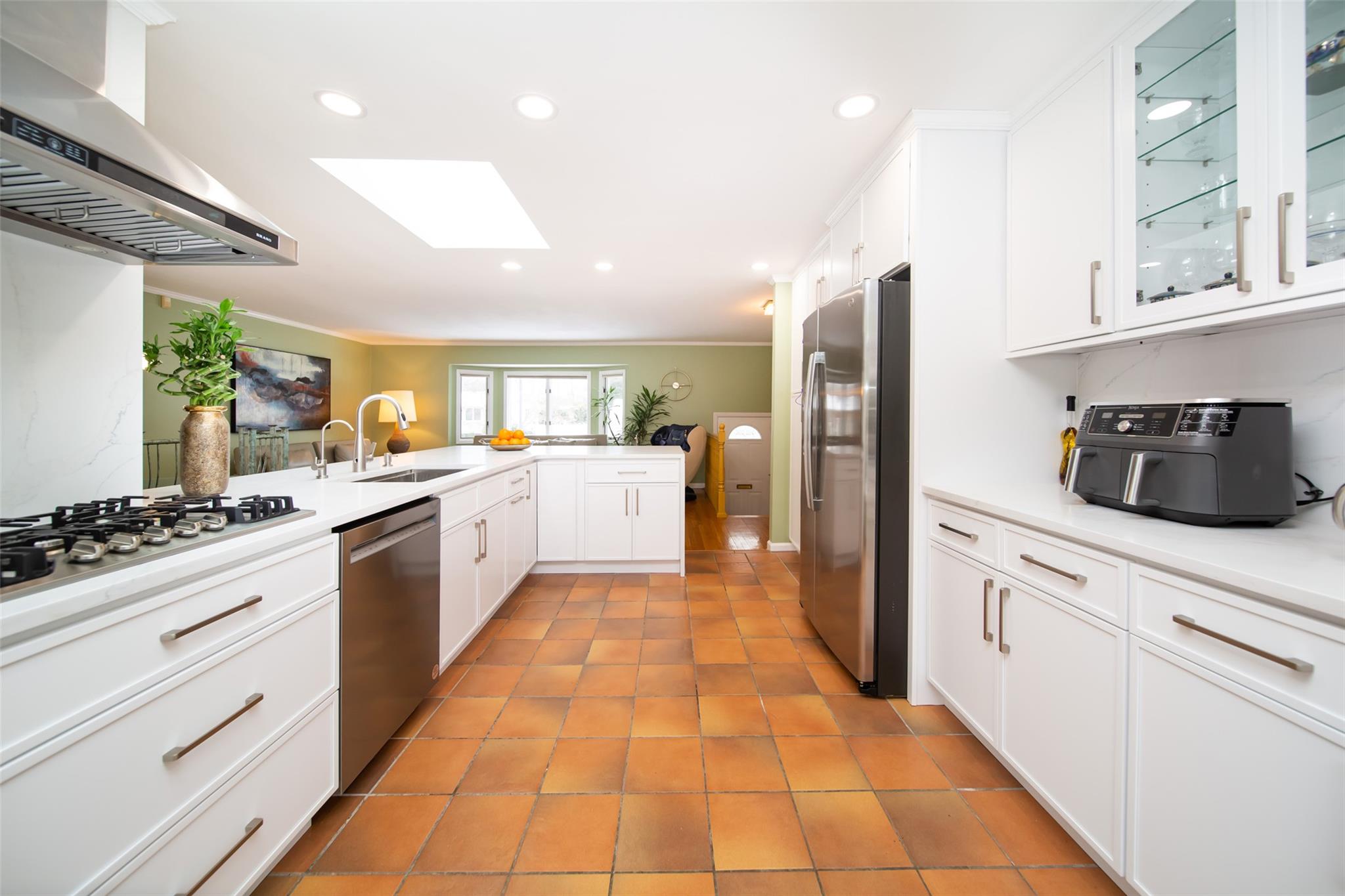 24 Delaware Avenue, Jericho, New York image 3