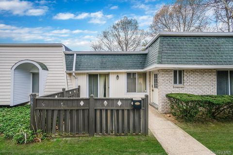 Condo For Sale - 527 Daryl Drive<br/> Medford, NY 11763