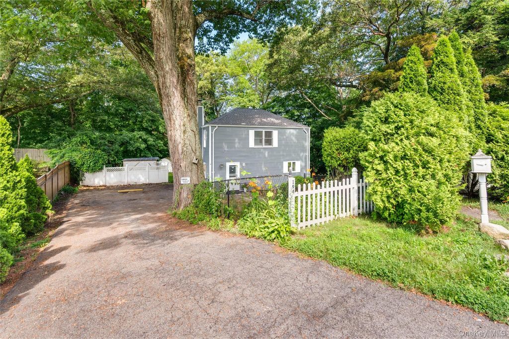Photo of 194 Frederick Street, Cortlandt Manor, NY 10567 (MLS # 922830)