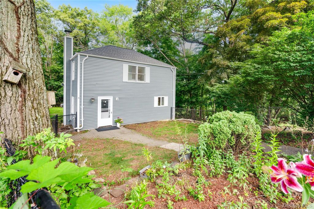 Photo of 194 Frederick Street, Cortlandt Manor, NY 10567 (MLS # 922830)