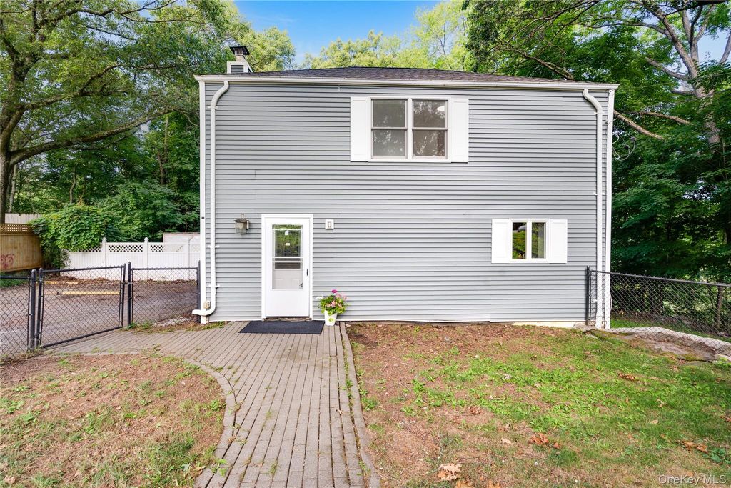Photo of 194 Frederick Street, Cortlandt Manor, NY 10567 (MLS # 922830)