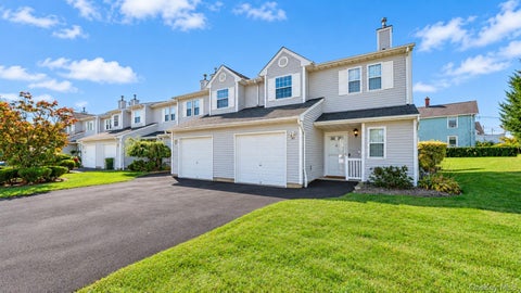 Photo of 94 Smith Avenue, Bay Shore, NY 11706 (MLS # 1065005)