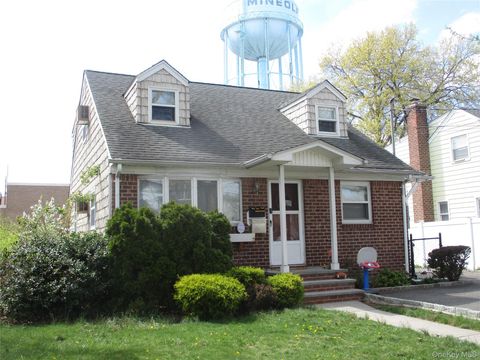 Multifamily For Sale - 167 Roosevelt Avenue<br/> Mineola, NY 11501