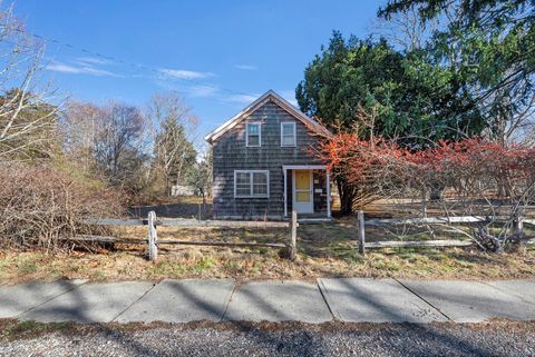 76 Floyd Street East Hampton NY 11937