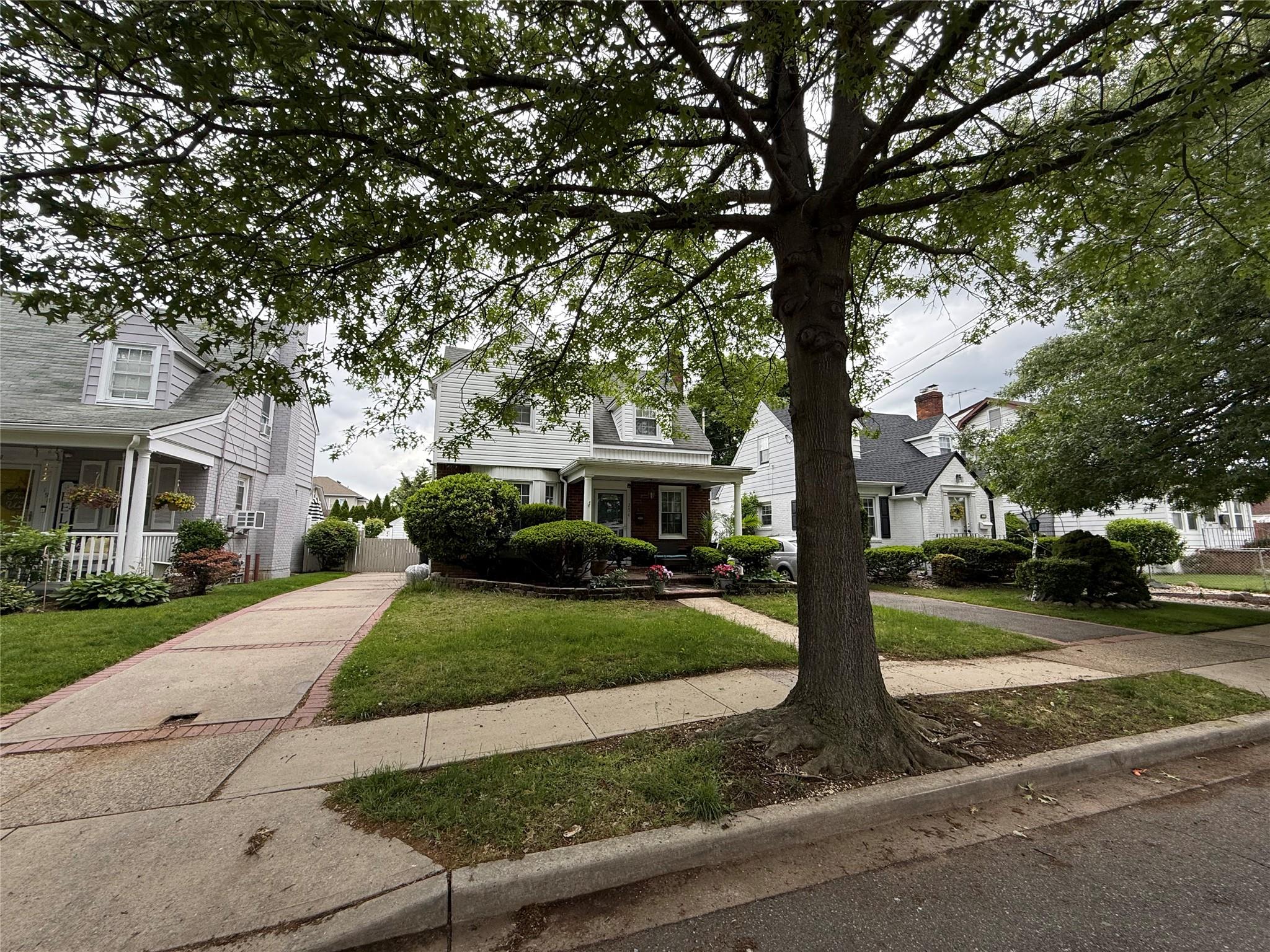 204 N Grove Street, Valley Stream, New York image 4