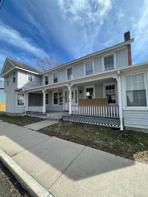 Apartment For Rent - 46 E Market Street<br/> Red Hook, NY 12571