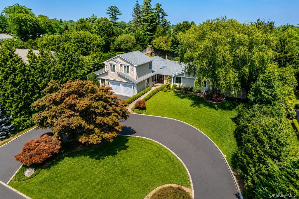 Photo of 70 Karol Place, Muttontown, NY 11753 (MLS # 1028493)
