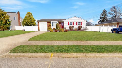 15 Lisa Drive Deer Park NY 11729