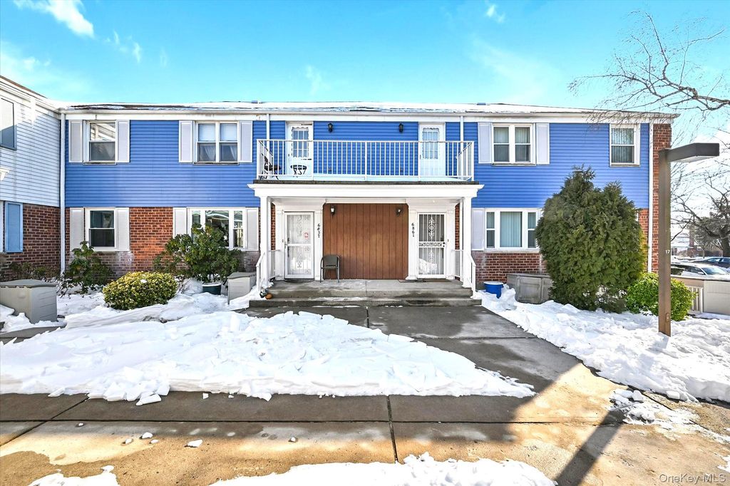 Photo of 68-57 Cloverdale Boulevard #109, Bayside, NY 11364 (MLS # 958666)