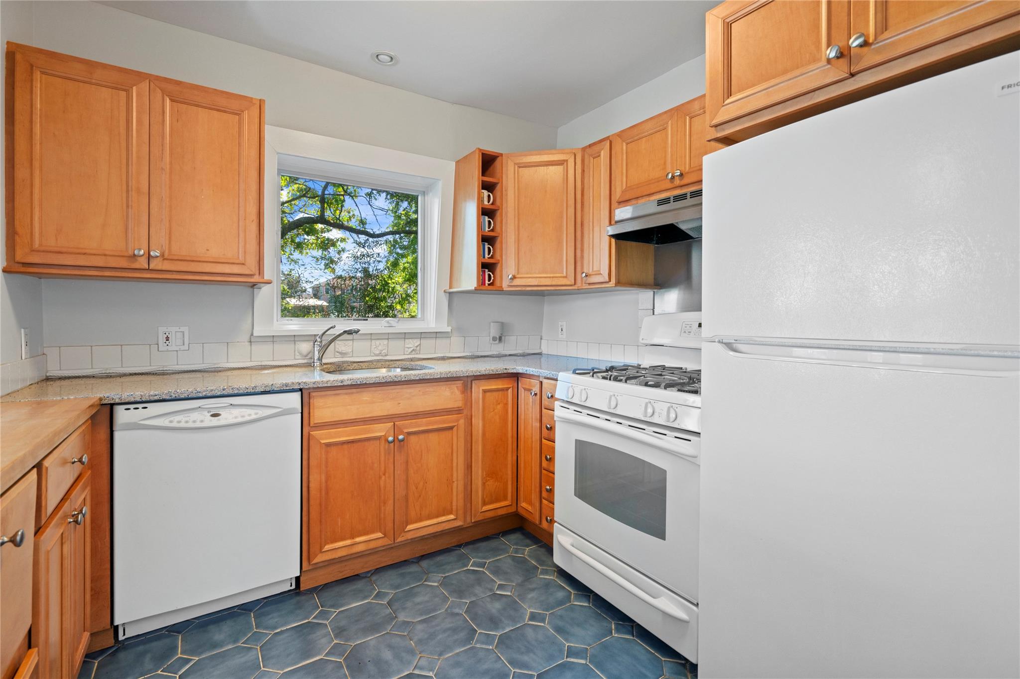 55 West End Avenue, East Quogue, New York image 11