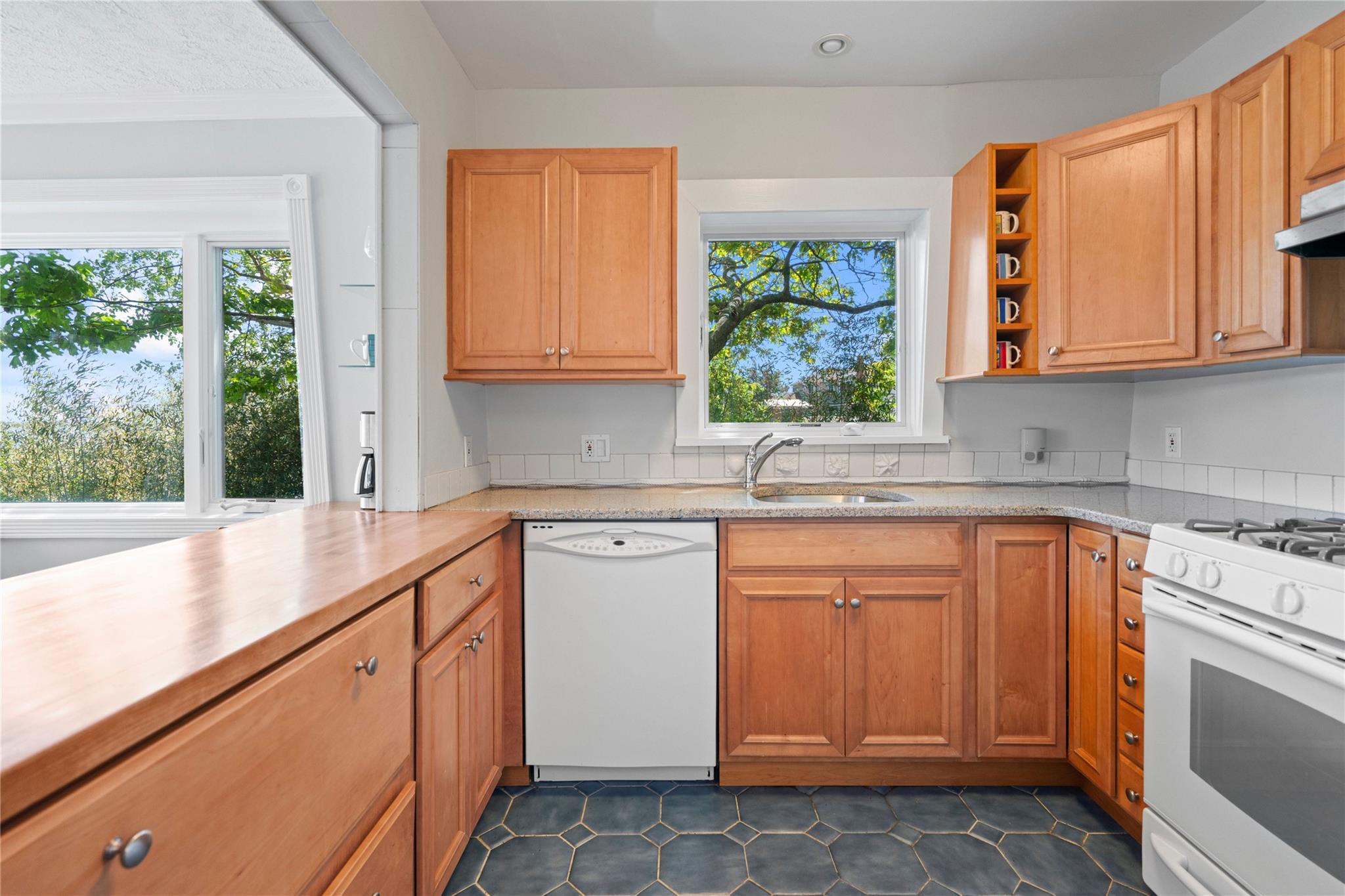 55 West End Avenue, East Quogue, New York image 12