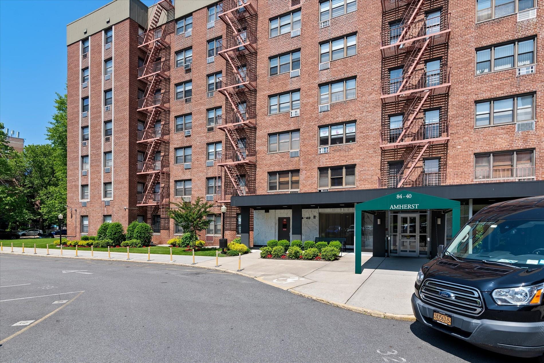 153rd Avenue 3M, Howard Beach, Queens, NY - 1 Bedrooms  
1 Bathrooms  
4 Rooms - 