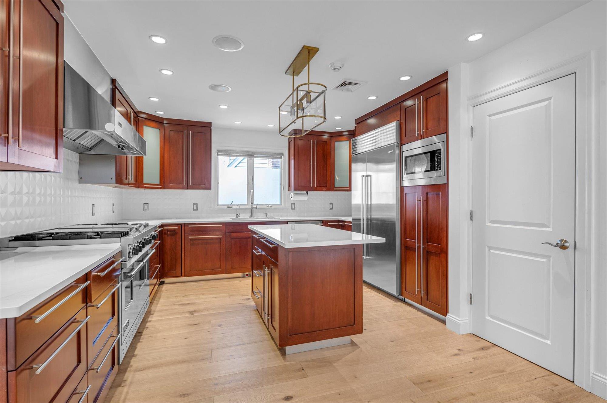 1675 Stewart Avenue, New Hyde Park, New York image 8