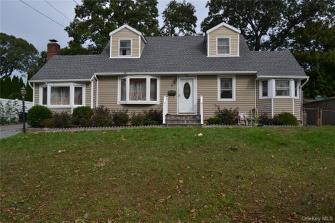 Homes For Rent - 7 Grand Haven Drive<br/> Commack, NY 11725