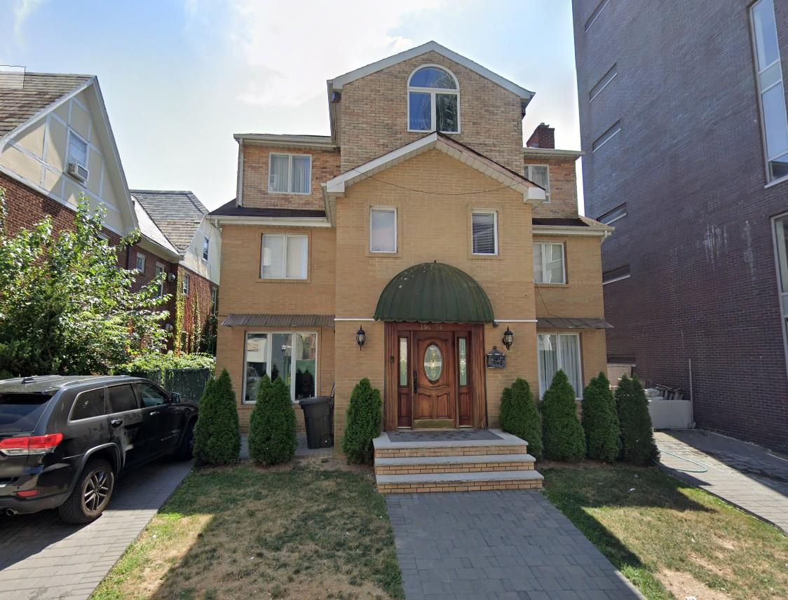 Grosvenor Lane, Richmond Hill, Queens, NY - 5 Bedrooms  
6 Bathrooms  
16 Rooms - 