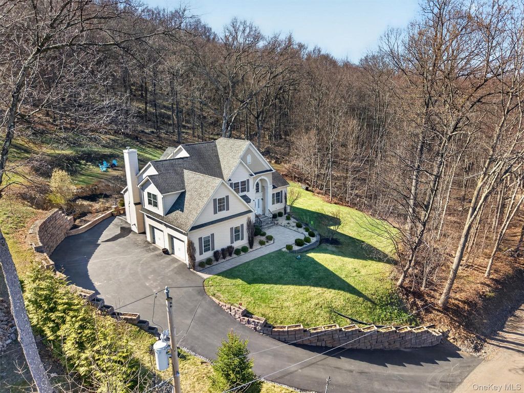 Photo of 2 Pond Ridge Crossing, Newburgh, NY 12550 (MLS # 982385)