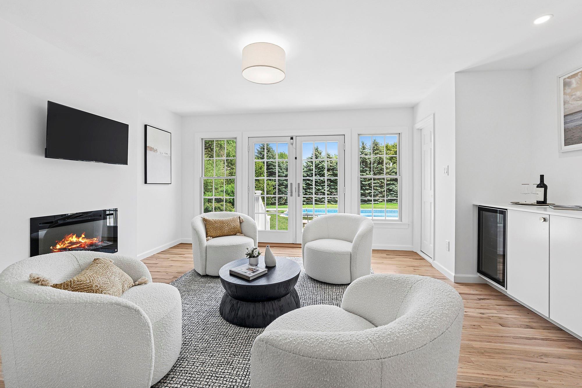 Reeve Road, Mattituck, Hamptons, NY - 4 Bedrooms  
3 Bathrooms - 