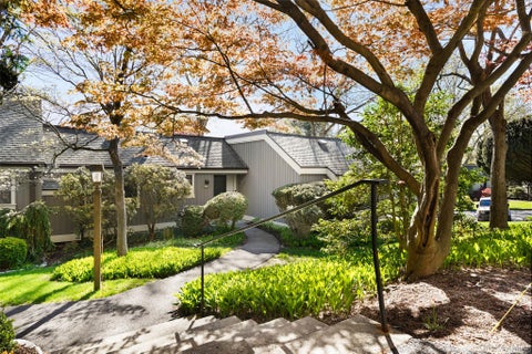 Condo For Sale - 220 Heritage Hills #B<br/> Somers, NY 10589