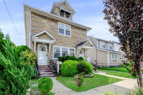 Multifamily For Rent - 18 Watkins Street #UNIT 1<br/> Nassau County, Lynbrook, NY 11563