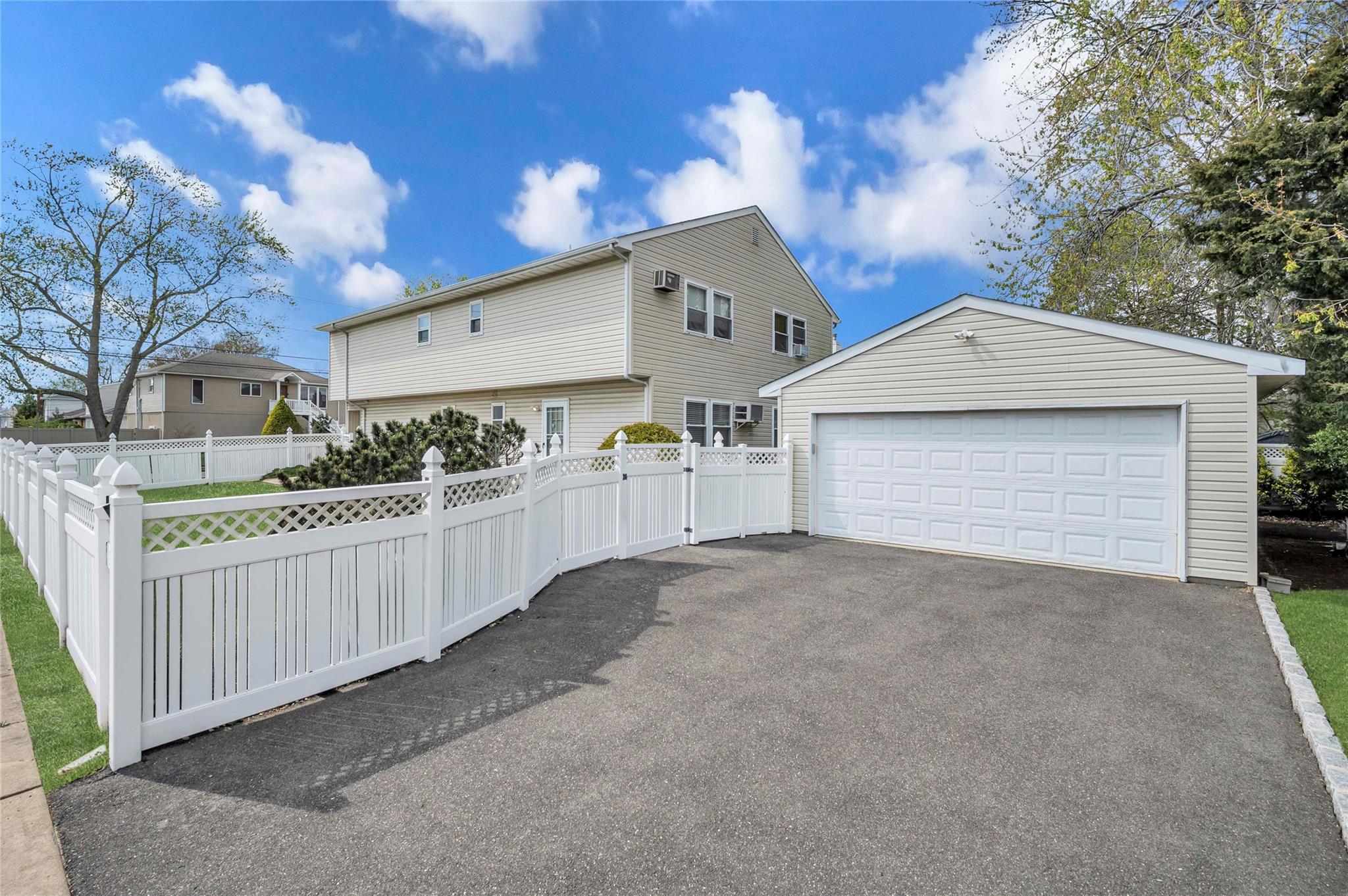 2651 Bedell Street, Bellmore, New York image 4