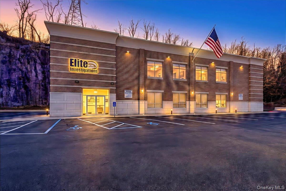 1981 Central Park Avenue