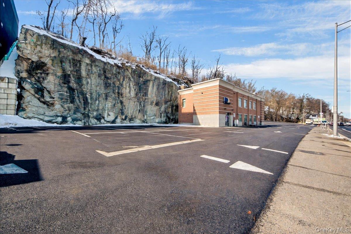 1981 Central Park Avenue