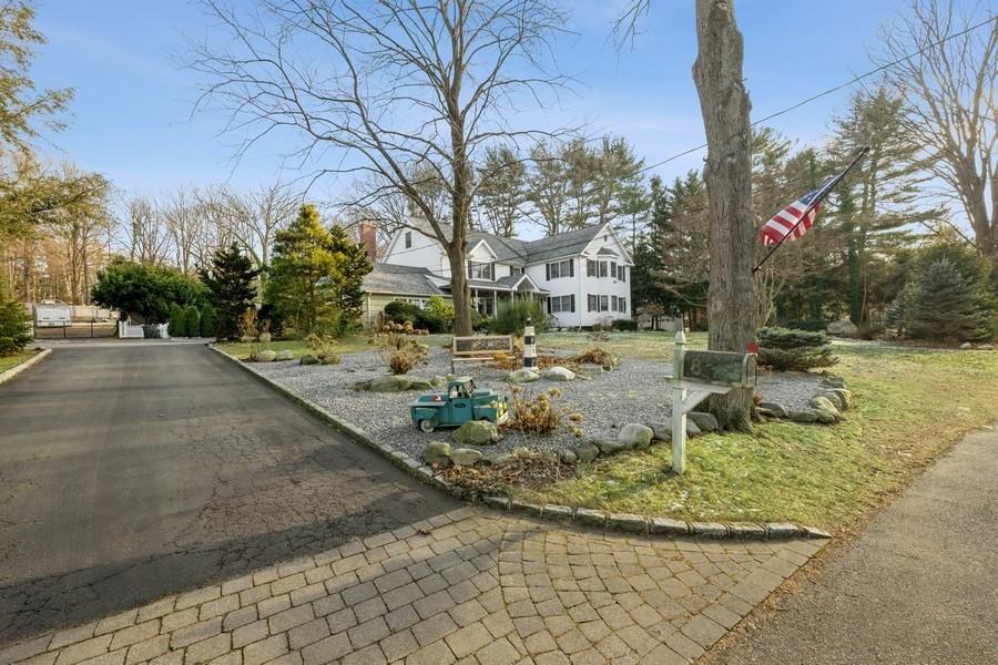 8 Green Acre Lane, North Port, New York image 3