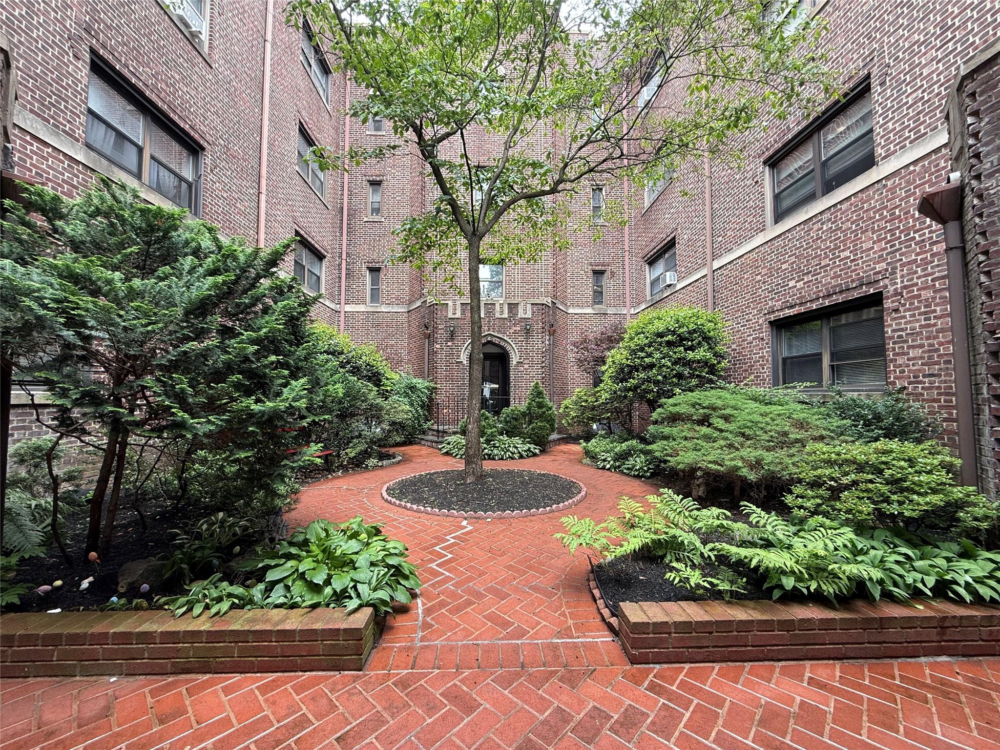 Property for Sale at Halstead Avenue C8, Harrison, New York - Bedrooms: 2 
Bathrooms: 1 
Rooms: 4  - $310,000