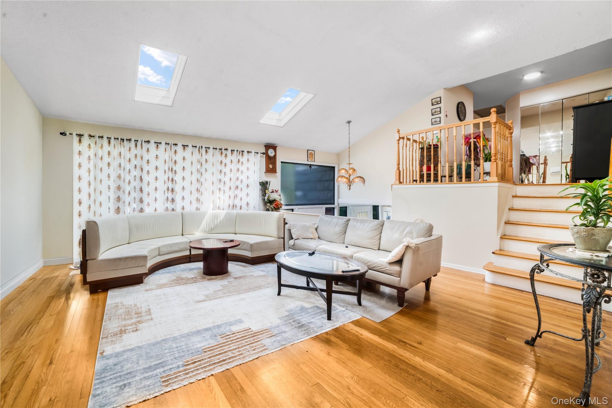 211 Cantiague Rock Road