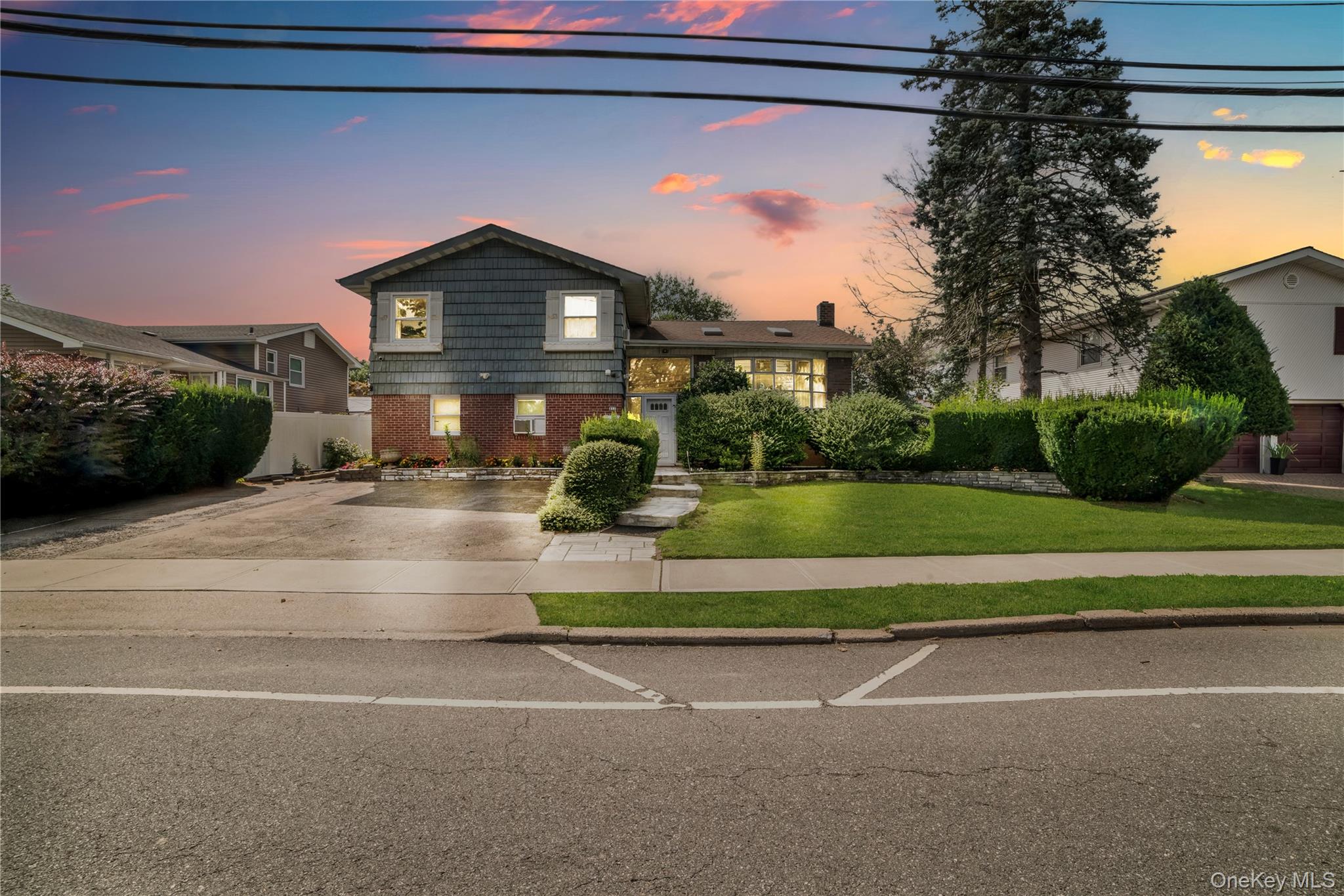 211 Cantiague Rock Road