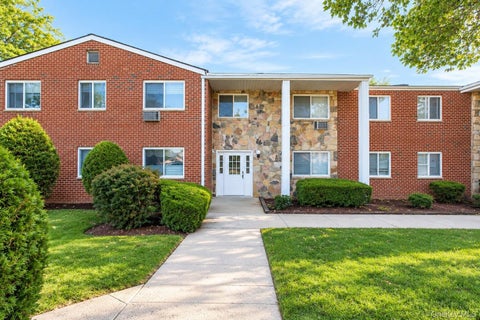 Photo of 9 Gadsen Place #1B, Staten Island, NY 10314 (MLS # 1065258)