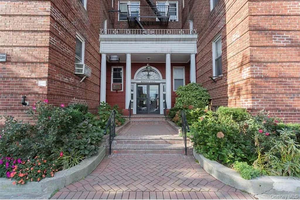 Photo of 114-20 Queens Boulevard #E9, Forest Hills, NY 11375 (MLS # 1018772)