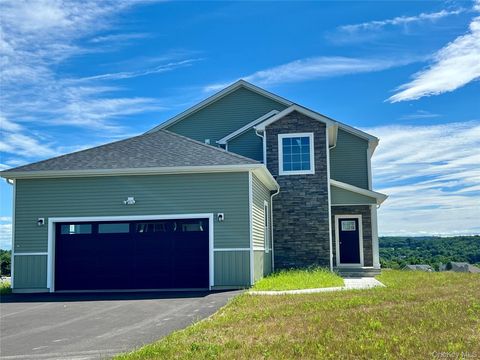 Apartment For Sale - 38 Dartmouth Drive<br/> Poughkeepsie, NY 12603