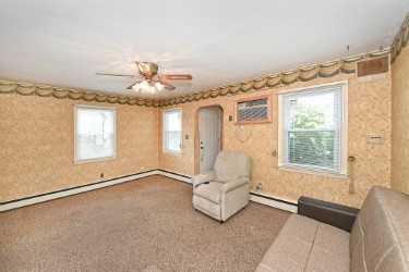 40 Pleasantview Court, Copiague, New York image 3