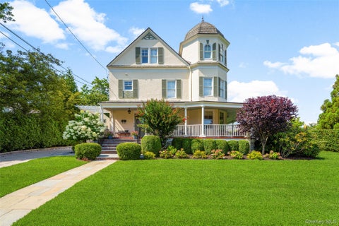 Homes For Sale - 6 Linden Avenue<br/> Larchmont, NY 10538