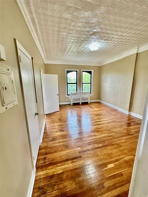 16 W 1st Street third floor Mount Vernon NY 10550