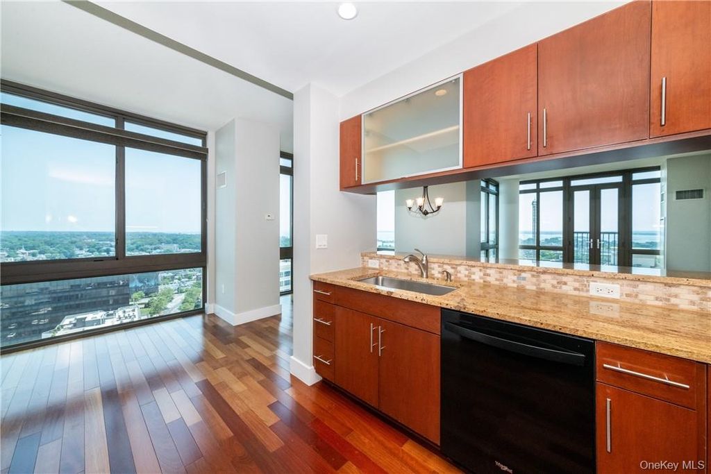 Photo of 175 Huguenot Street #1802, New Rochelle, NY 10801 (MLS # 951384)