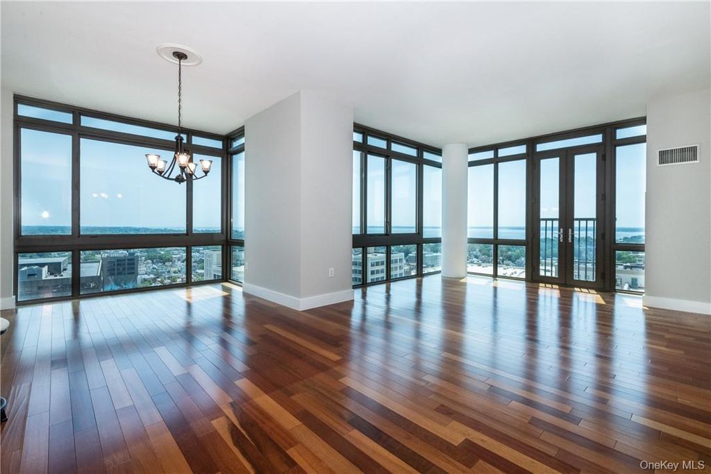 Photo of 175 Huguenot Street #1802, New Rochelle, NY 10801 (MLS # 951384)