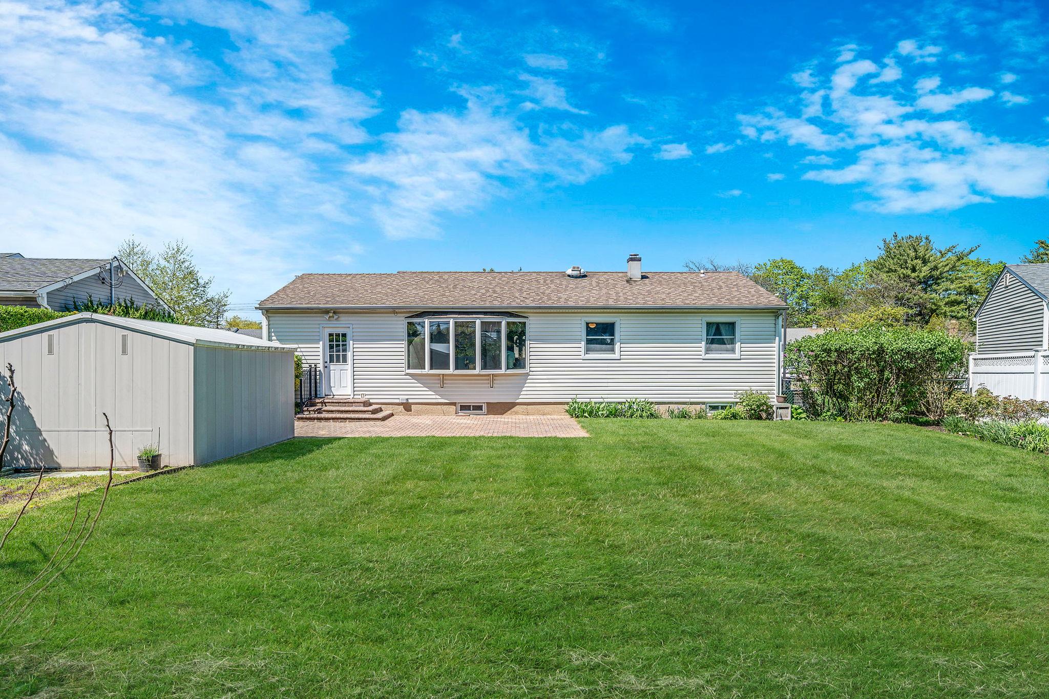 19 Cynthia Lane, Plainview, New York image 6