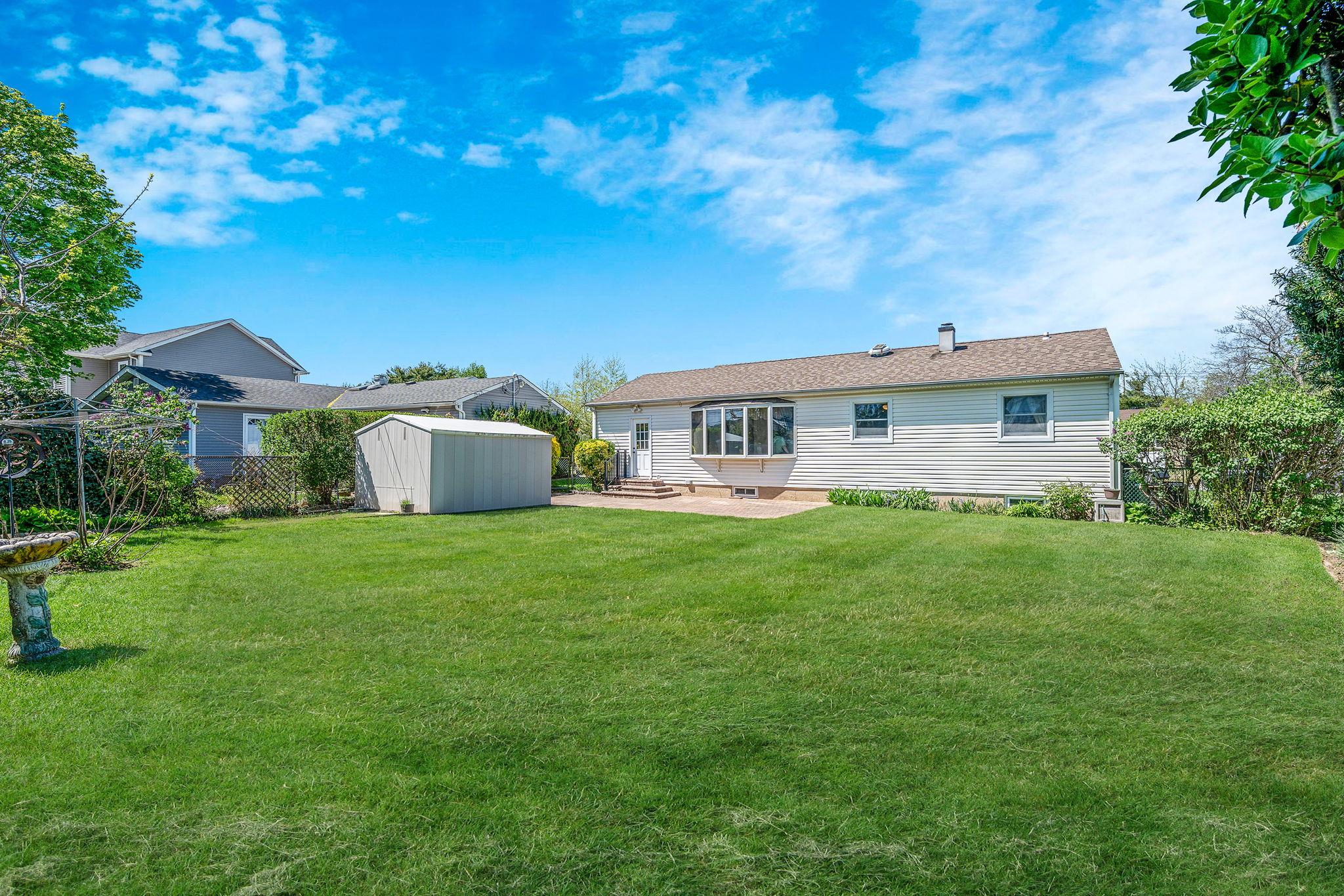 19 Cynthia Lane, Plainview, New York image 7