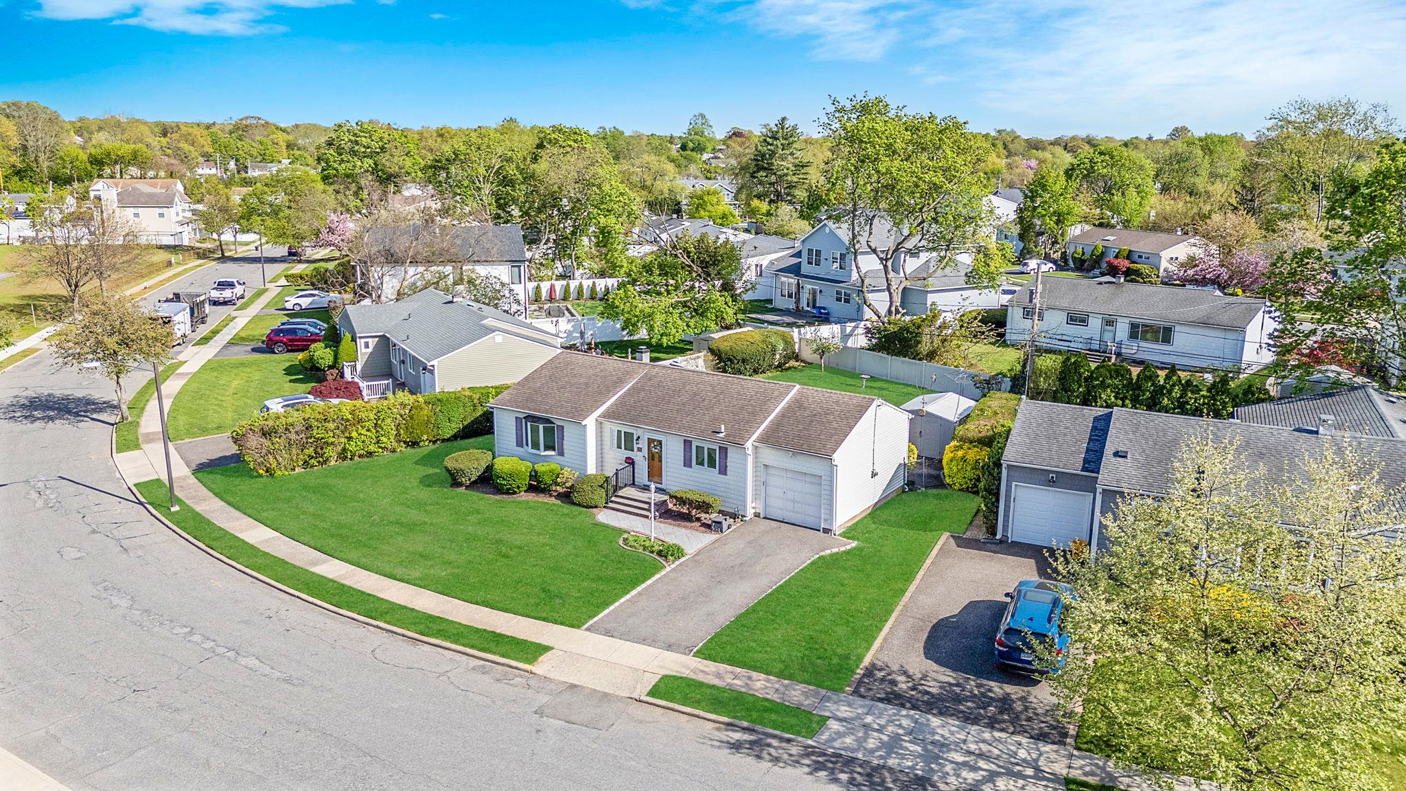 19 Cynthia Lane, Plainview, New York image 33