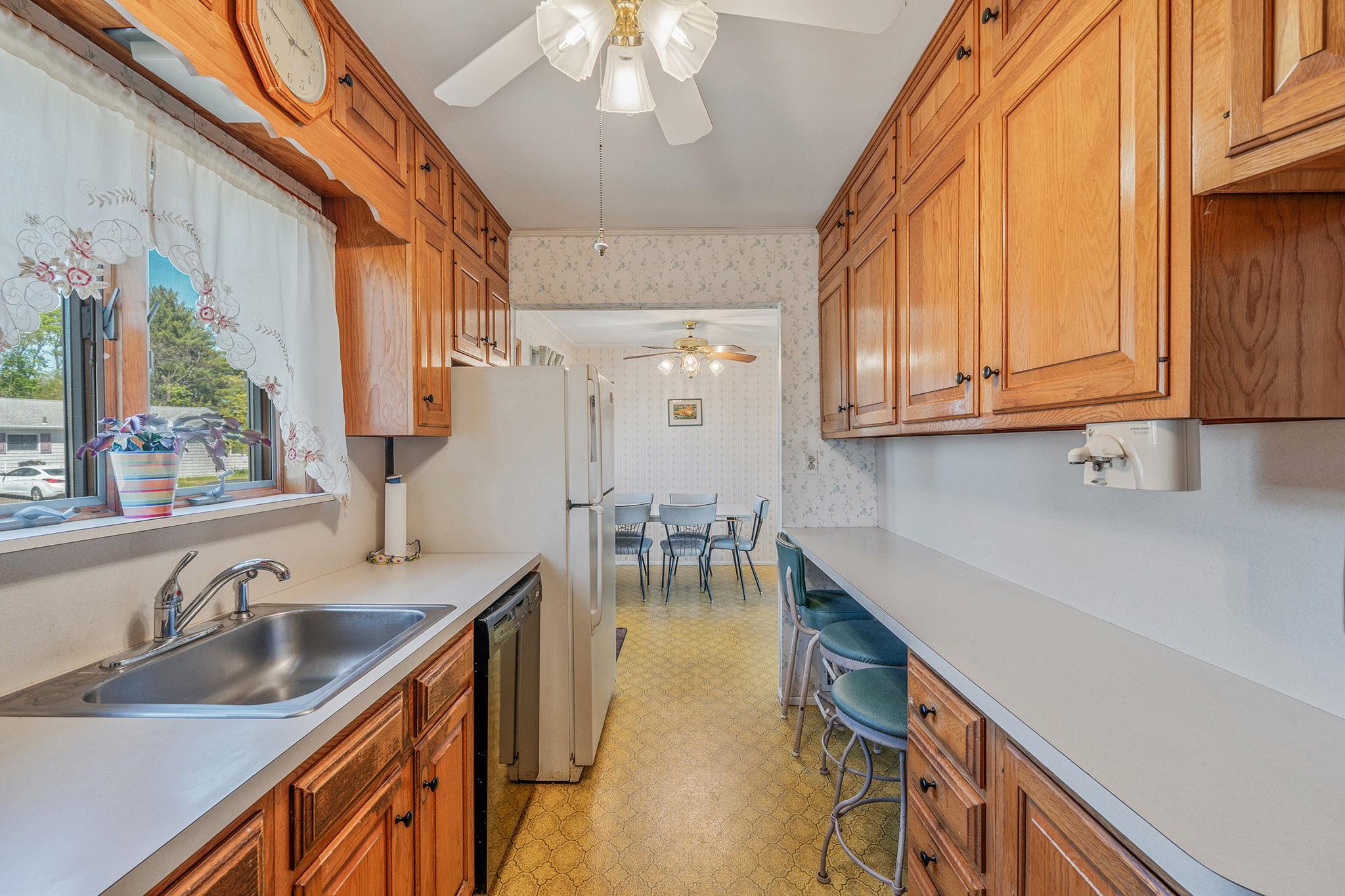 19 Cynthia Lane, Plainview, New York image 15