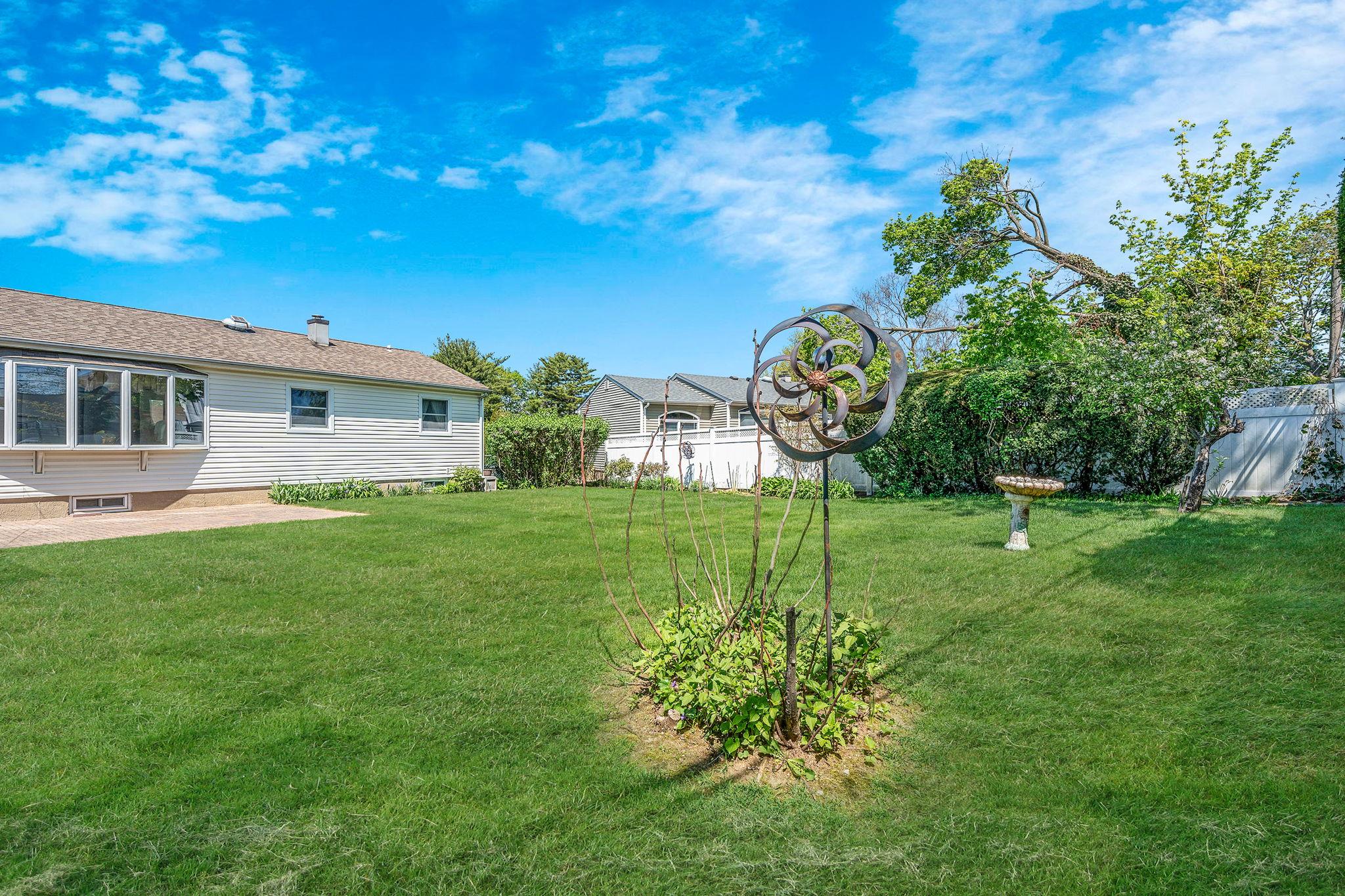 19 Cynthia Lane, Plainview, New York image 5